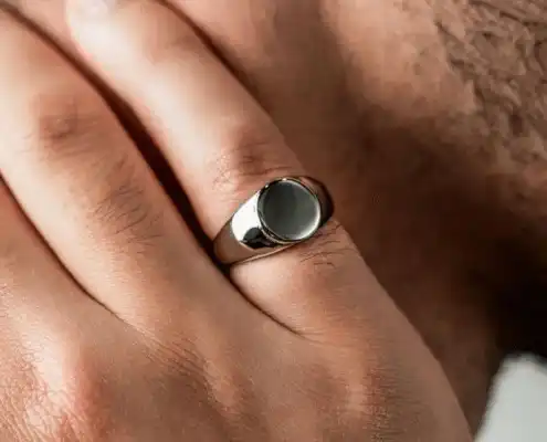 Riivaaj-Classic-Small-Signet-Ring-Unisex