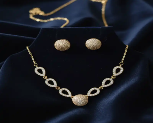 Elegant Gold Sparkle Necklace Set – Luxury Look for Every Occasion (1)